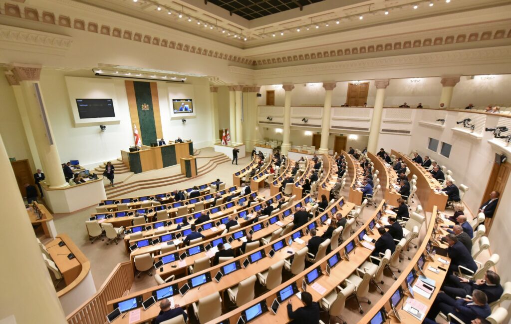 georgian parliament 78699 новости годовой отчет, Ираклий Гарибашвили, Паата Манджгаладзе, Роман Гоциридзе