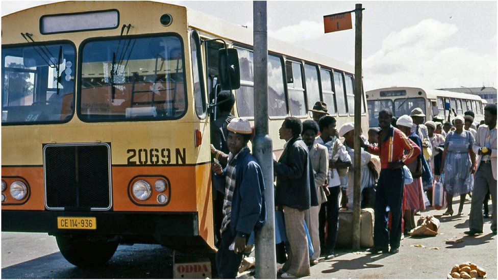 ЮАР. 1986 год. Специальный автобус: только для черных