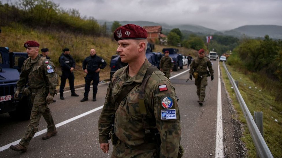 Солдат KFOR на границе Сербии и Косова