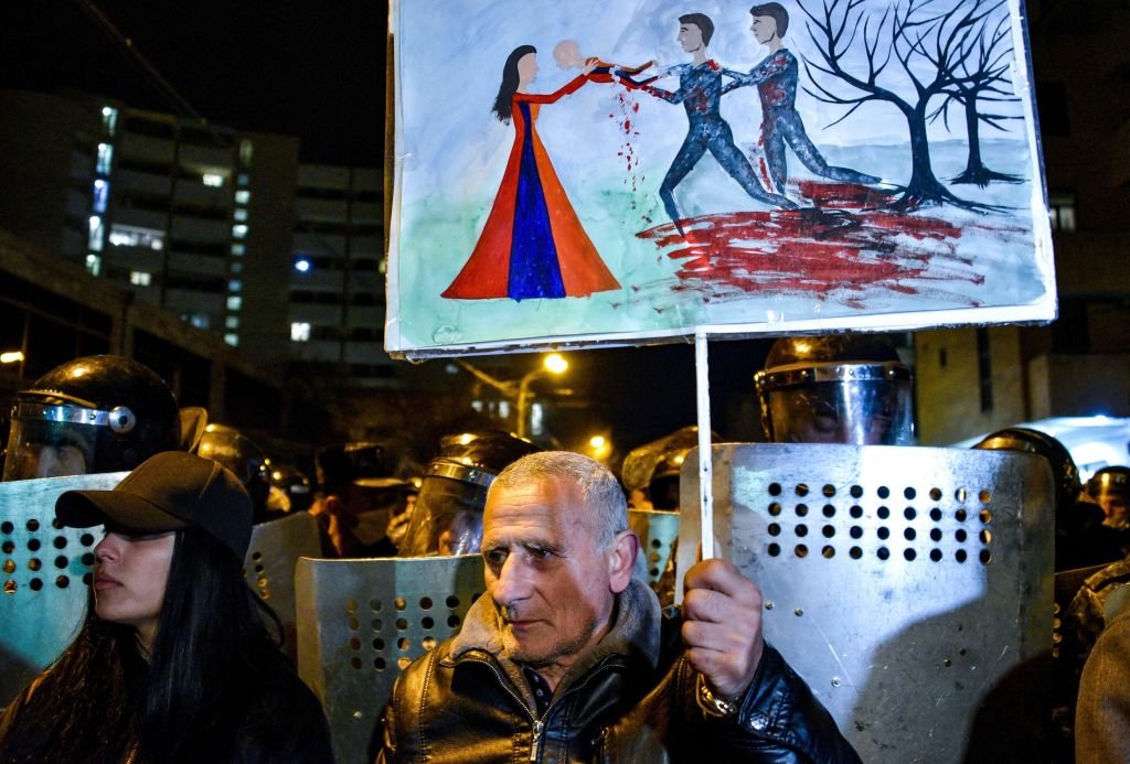 Протесты в Ереване против передачи Карабаха Азербайджану
