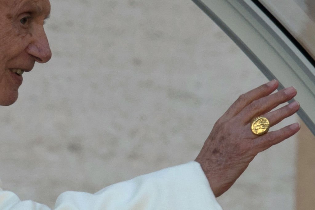 Benedict XVI wearing the Ring of the Fisherman