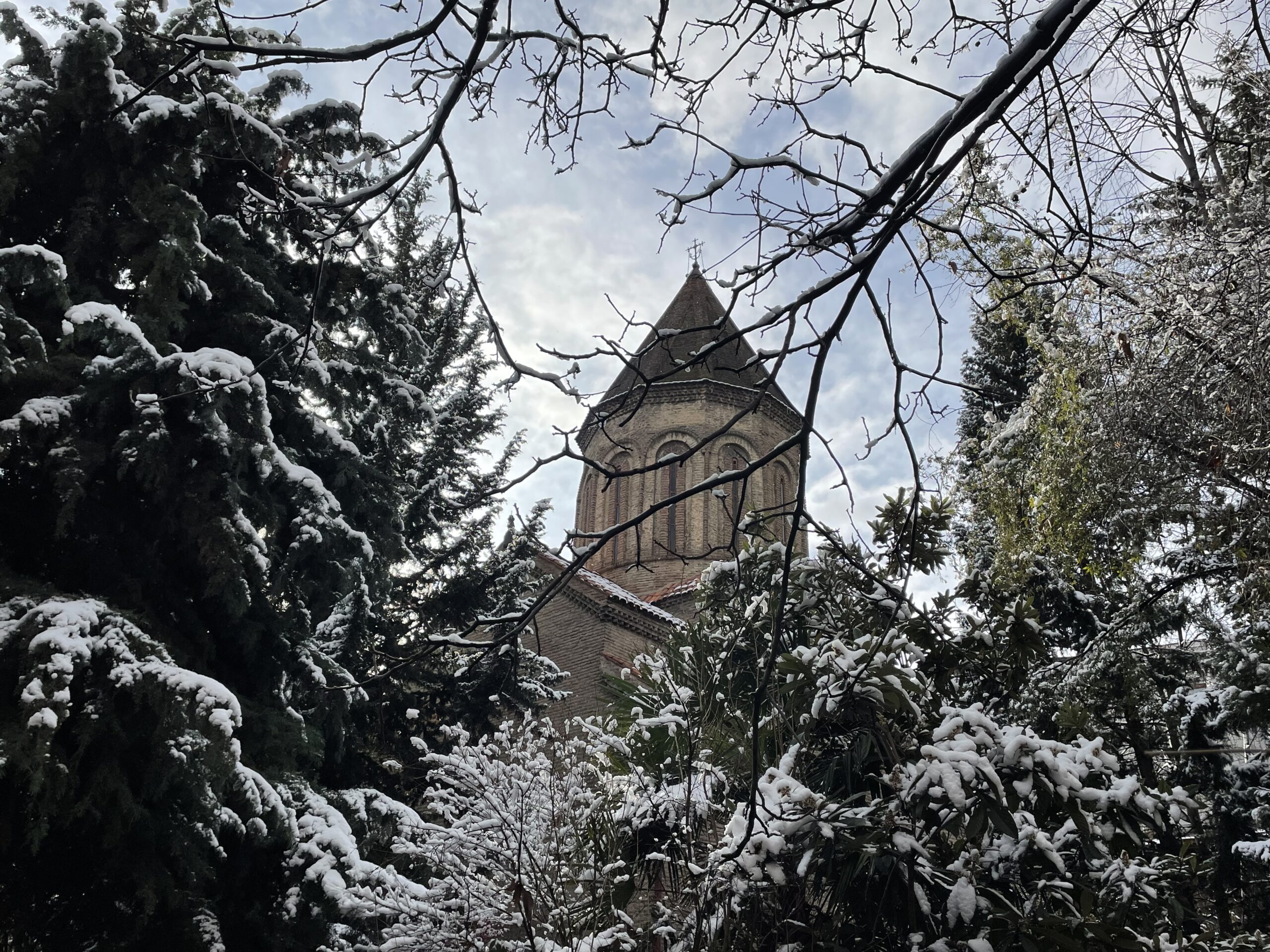 В Тбилиси выпал первый снег [ФОТОРЕПОРТАЖ] - SOVA