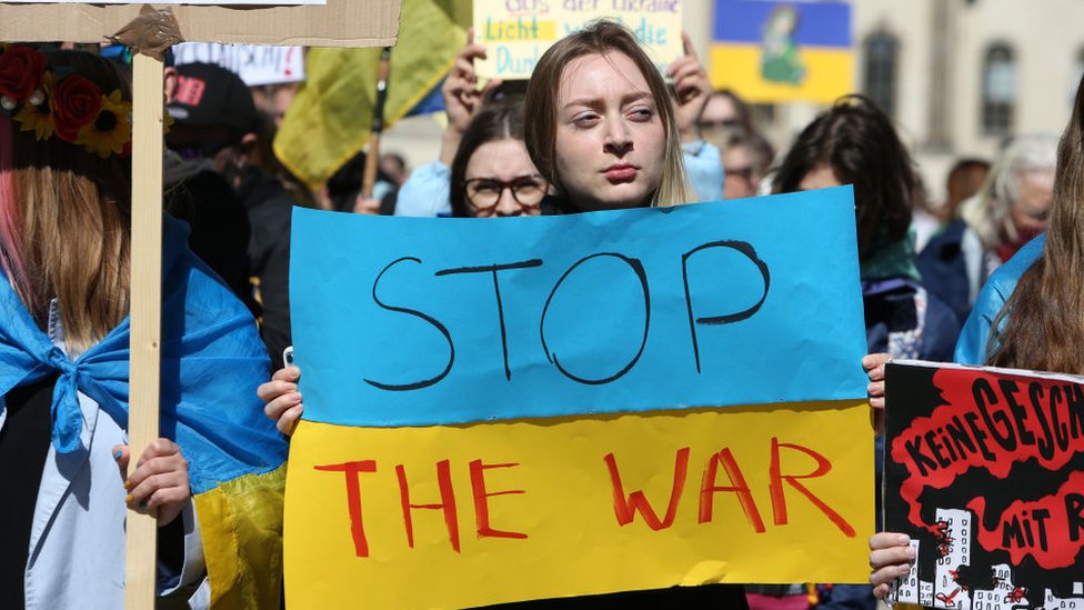Демонстрация в поддержку Украины в апреле 2022 года в Берлине