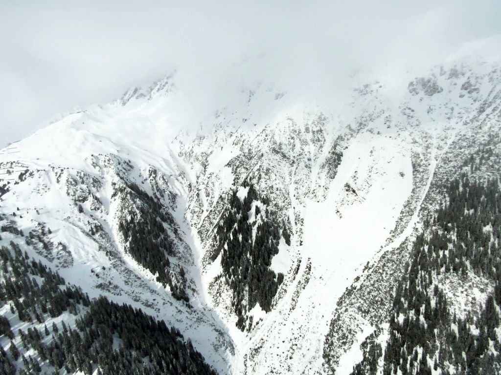 Склон горы, покрытой снегом