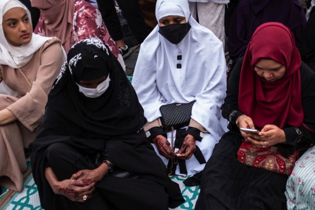 Религиозные женщины в Турции долго добивались права носить головные платки