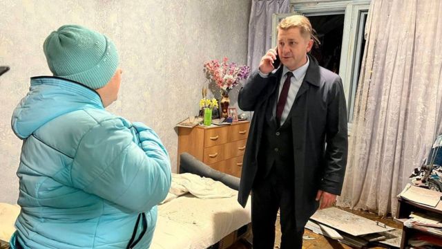 Мэр Белгорода в одной из пострадавших от взрыва авиационного боеприпаса квартир