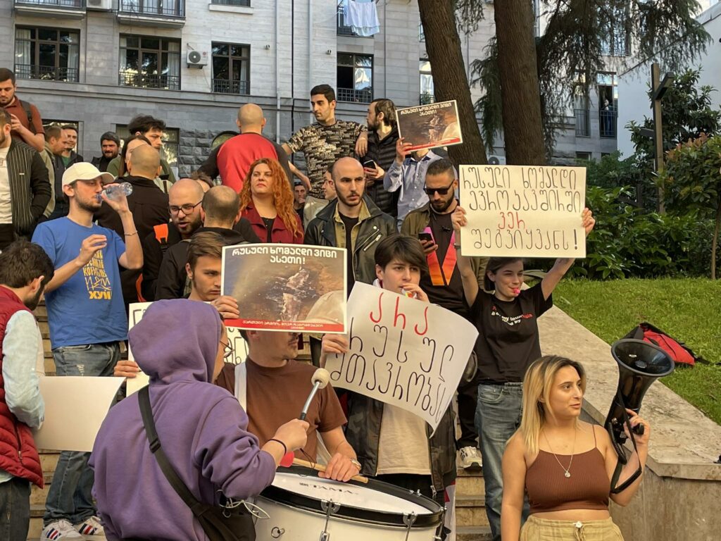 344797080 205356102311267 6648491201105944990 n новости акция протеста в тбилиси, парламент Грузии, прямое авиасообщение