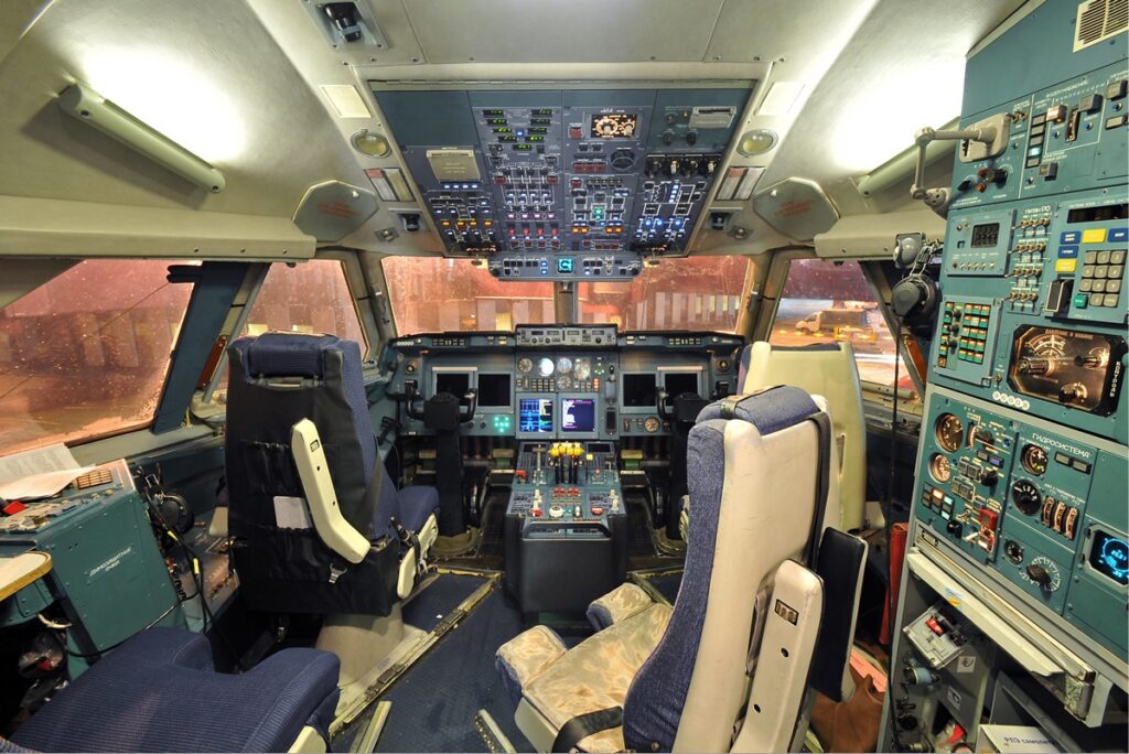 aeroflot ilyushin il 96 300 cockpit petrov новости авиасообщение, Грузия-Россия