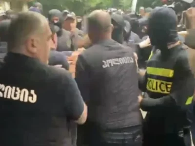 aktivisti kvareli zaderjania "Дроа!" "Дроа!"