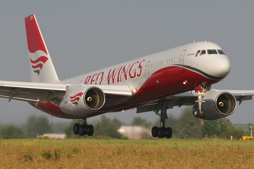 red wings airlines tupolev tu 204 100 новости Red Wings, авиарейсы, Грузия-Россия