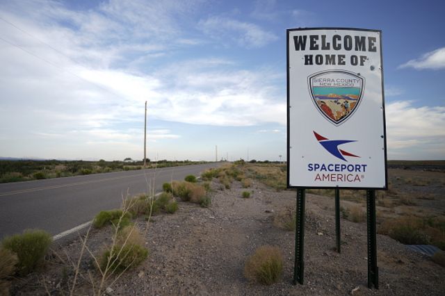 Рейсы ракетоплана выполняются из космопорта «Америка» в пустыне Нью-Мексико