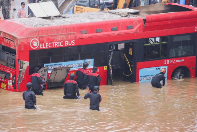 Затопленный автобус