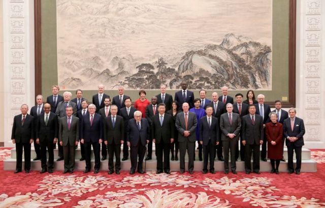 Группа американских и китайских чиновников