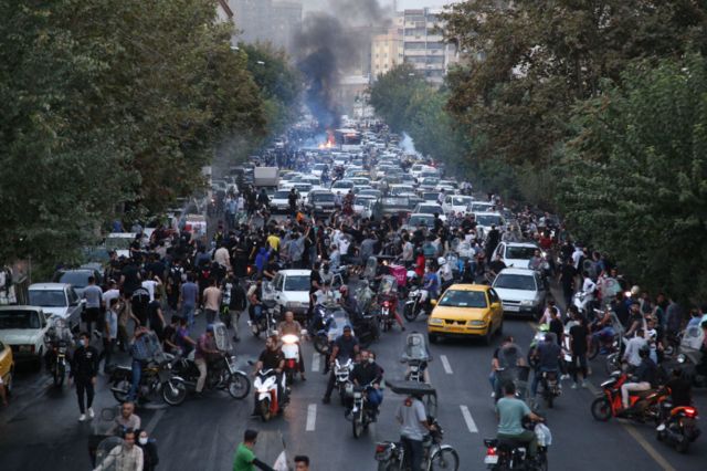 Запруженная демонстрантами улица Тегерана