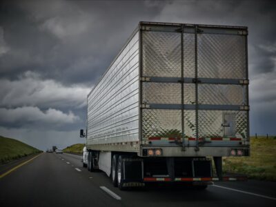 truck driving on the interstates california 2021 08 31 20 15 36 utc Рикард Йозвиак Рикард Йозвиак