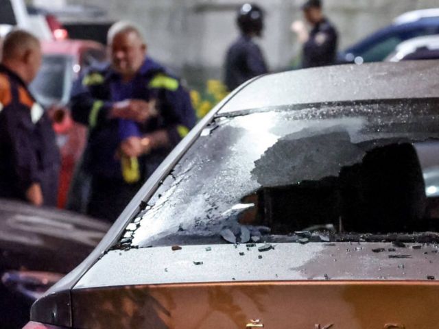 Губернатор Подмосковья опубликовал фото разбитых осколками беспилотника автомобилей