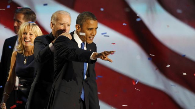 Обама и чета Байденов после победы на выборах 7 ноября 2012 года