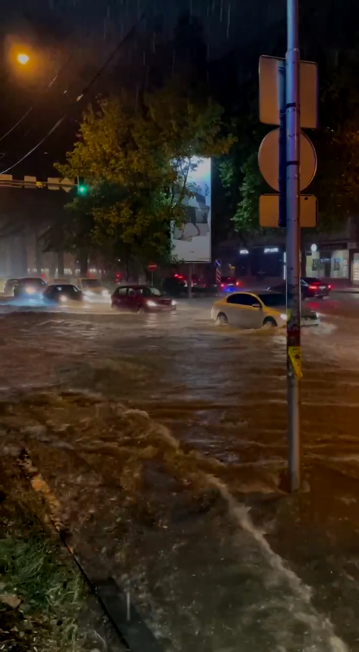 liven v tbilisi 1 наводнение. дожди наводнение. дожди
