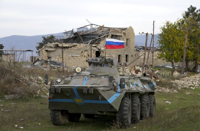 БТР российских миротворцев в Карабахе