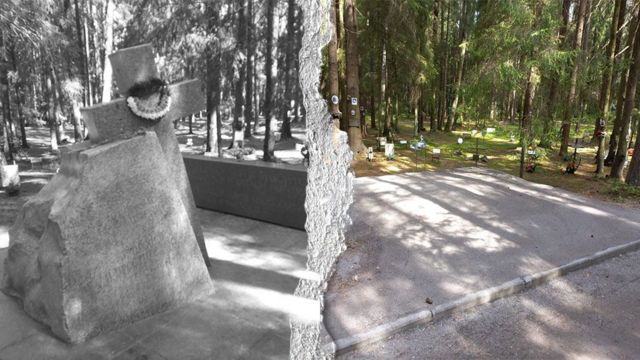 Снесенный мемориал репрессированным полякам на Левашовском кладбище в Петербурге