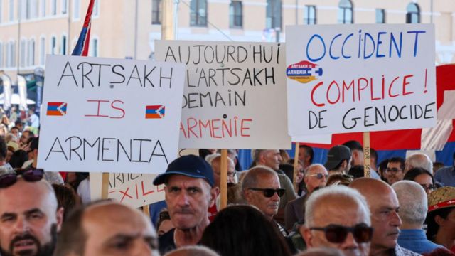 Митинг французских армян за признание НКР