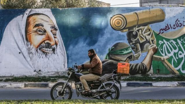 Фреска с изображением покойного духовного лидера ХАМАС шейха Ахмеда Ясина