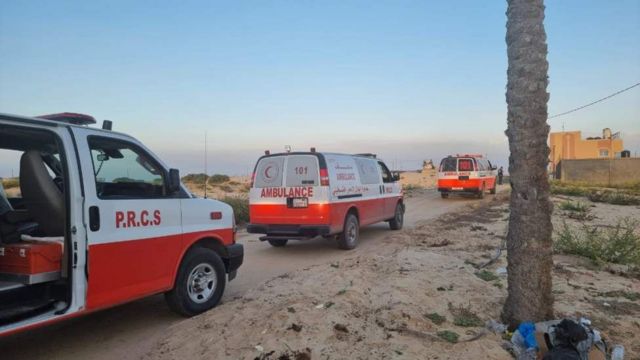 Палестинский Красный Полумесяц опубликовал фото машин скорой помощи, эвакуирующих младенцев из "Аш-Шифы" в Рафах