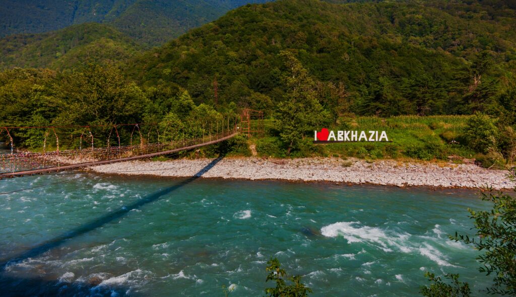 beautiful mountain river in abkhazia mountain ri 2023 11 27 05 12 04 utc политика featured, Абхазия, Грузия-Россия