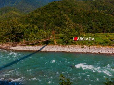 beautiful mountain river in abkhazia mountain ri 2023 11 27 05 12 04 utc политика featured, Абхазия, Грузия-Россия