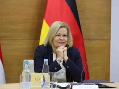 fezer nensi ministr germanii иммигранты иммигранты
