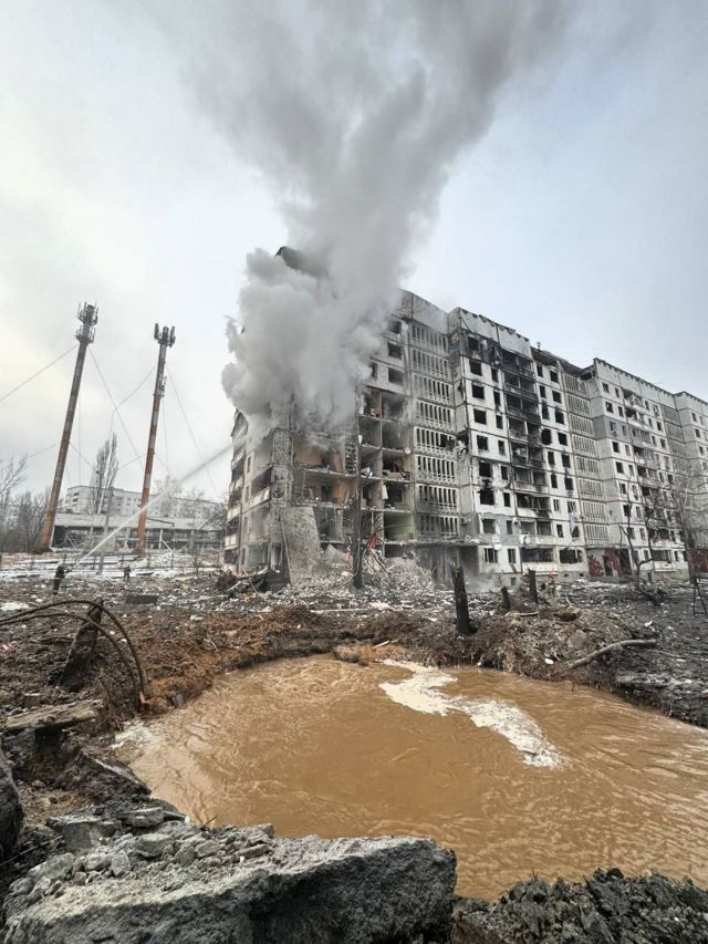 В Харькове в результате обстрела сильно разрушен многоэтажный жилой дом