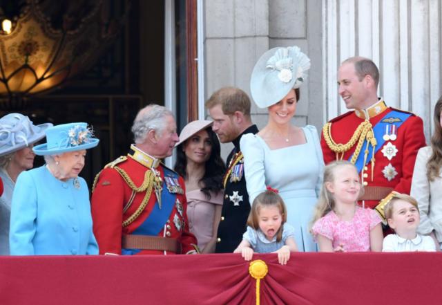 Королевская семья на балкона Букингемского дворца