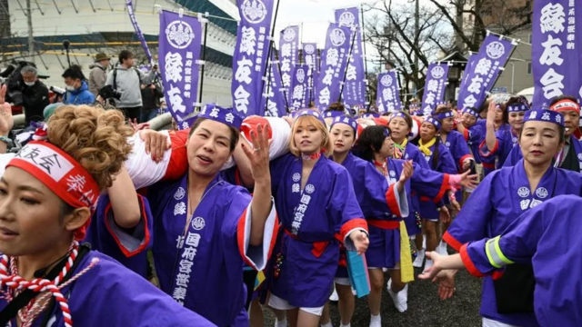 Женщины на фестивале Хадака-мацури