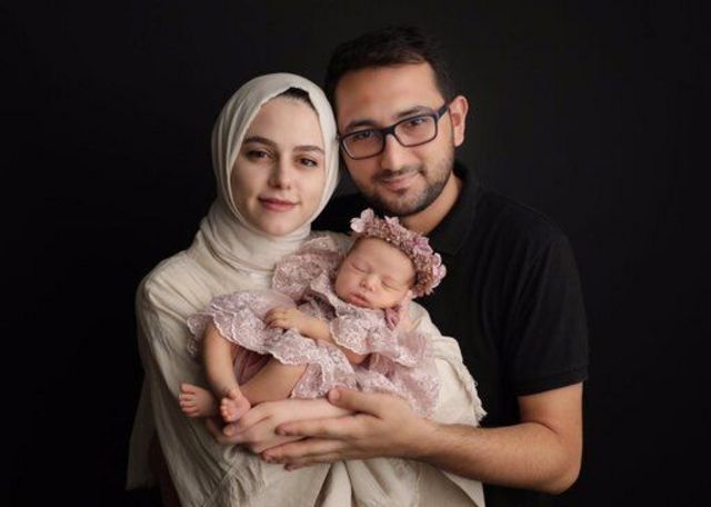 Ахмет Кан с женой и дочерью
