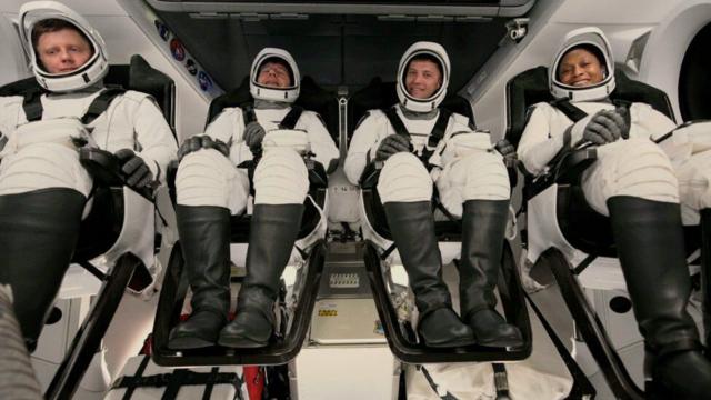 космонавты