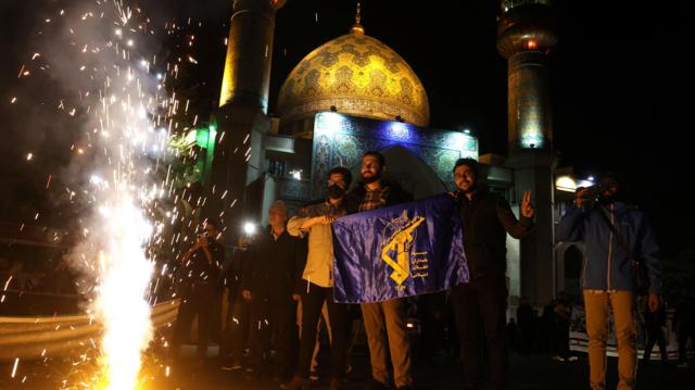 В Иране сторонники власти празднуют атаку на Иран