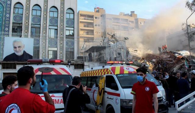 Разрушенное здание рядом с посольством Ирана