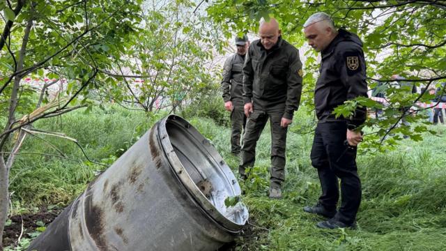 Мэр Одессы на месте, где упала российская ракета