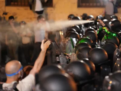 sprei555555555555555 e1714501316927 новости акция протеста в тбилиси, закон об иноагентах в грузии, слезоточивый газ