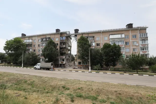 Последствия обрушения части дома в городе Шебекино 14 июня